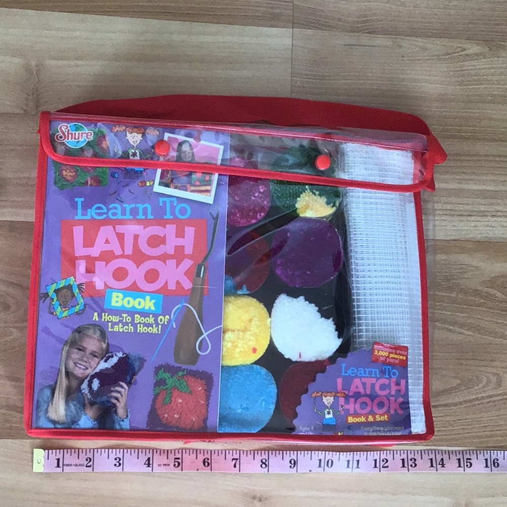 Latch Hook Book & Set - Picture 5 of 16